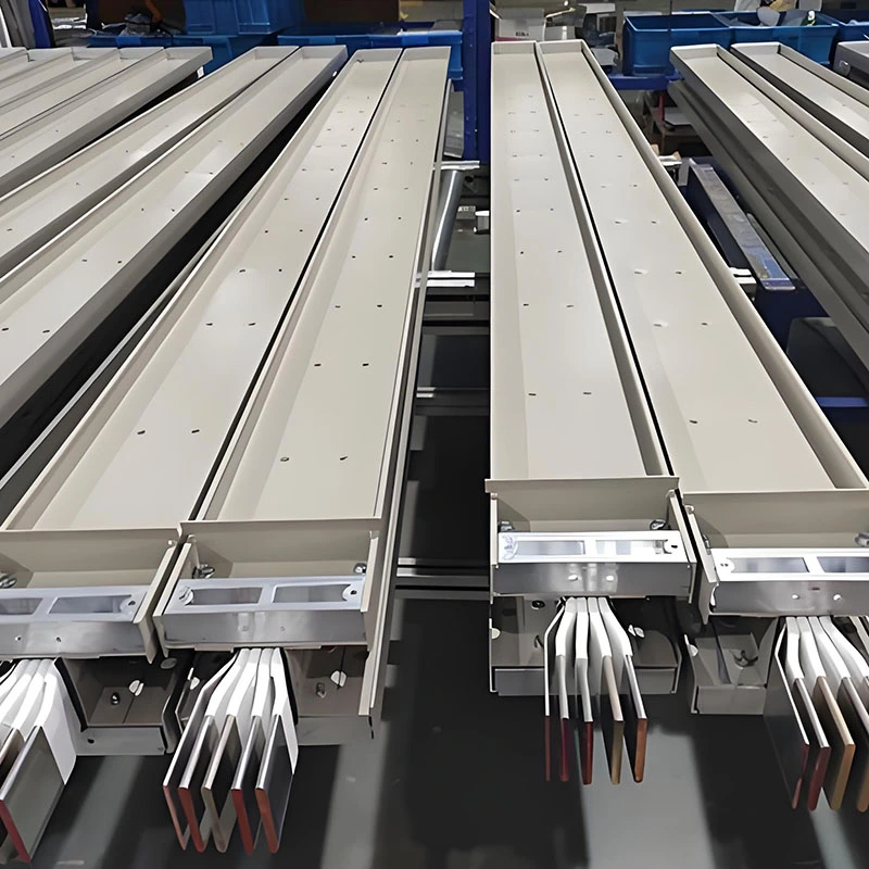 Затворен автобус со висока струја