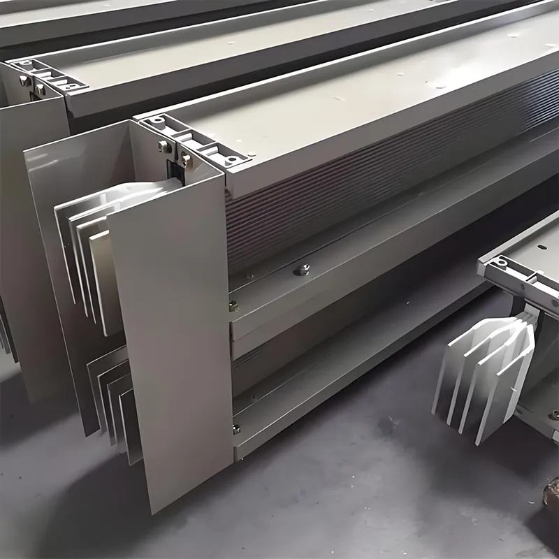 Нисконапонски сендвич автобус